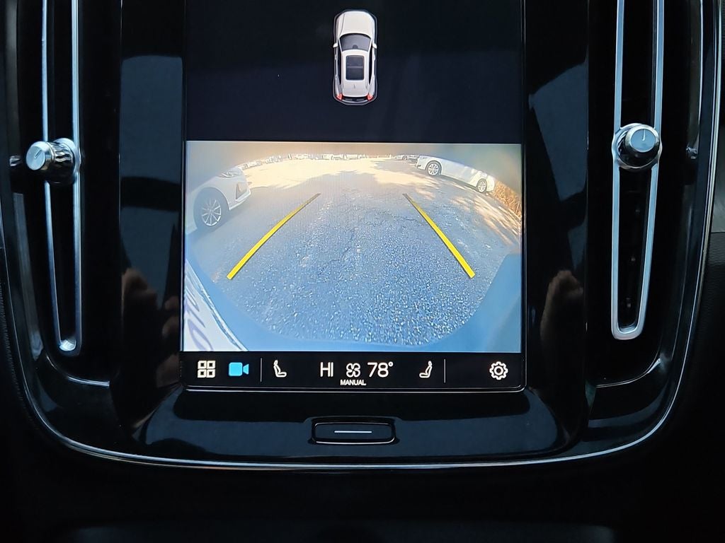 2023 Volvo XC40 B5 Plus Bright Theme