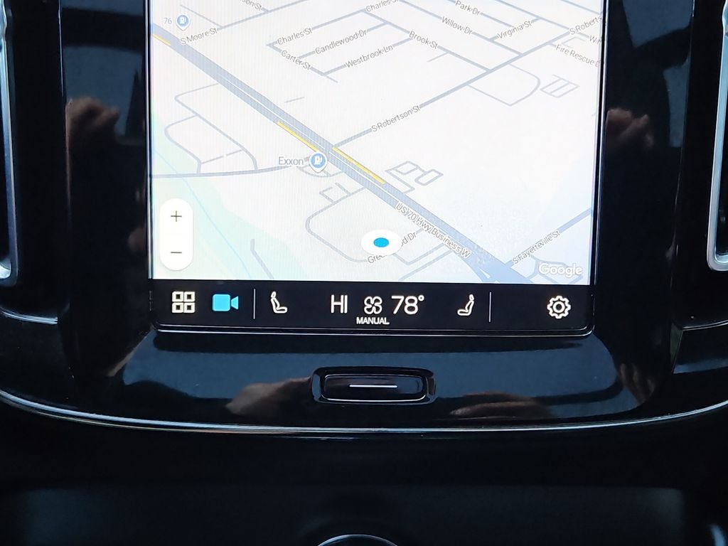 2023 Volvo XC40 B5 Plus Bright Theme