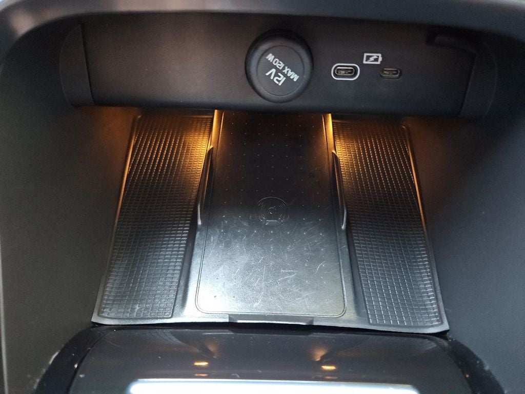 2023 Volvo XC40 B5 Plus Bright Theme