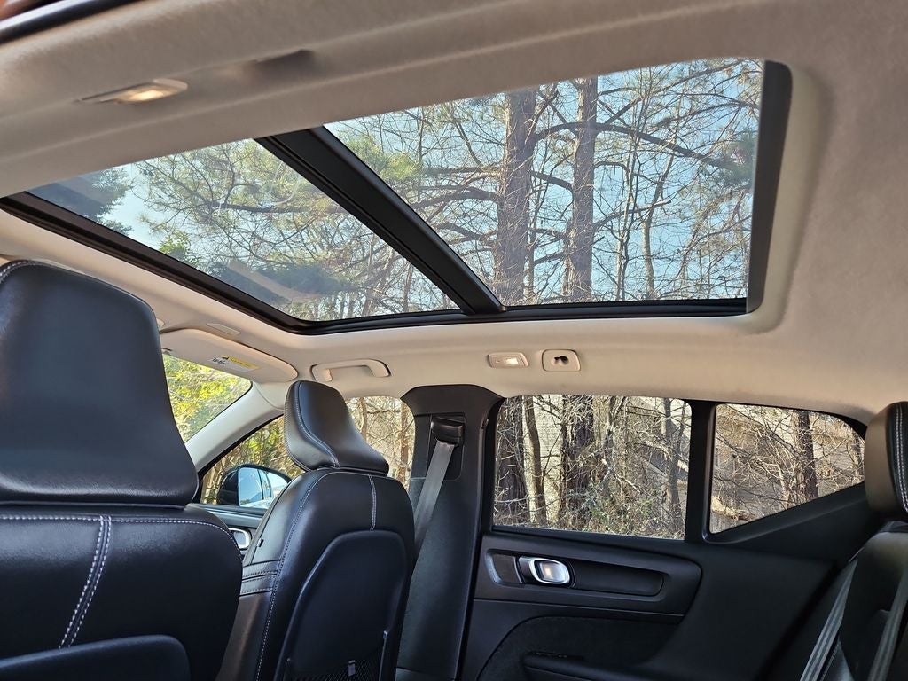 2023 Volvo XC40 B5 Plus Bright Theme