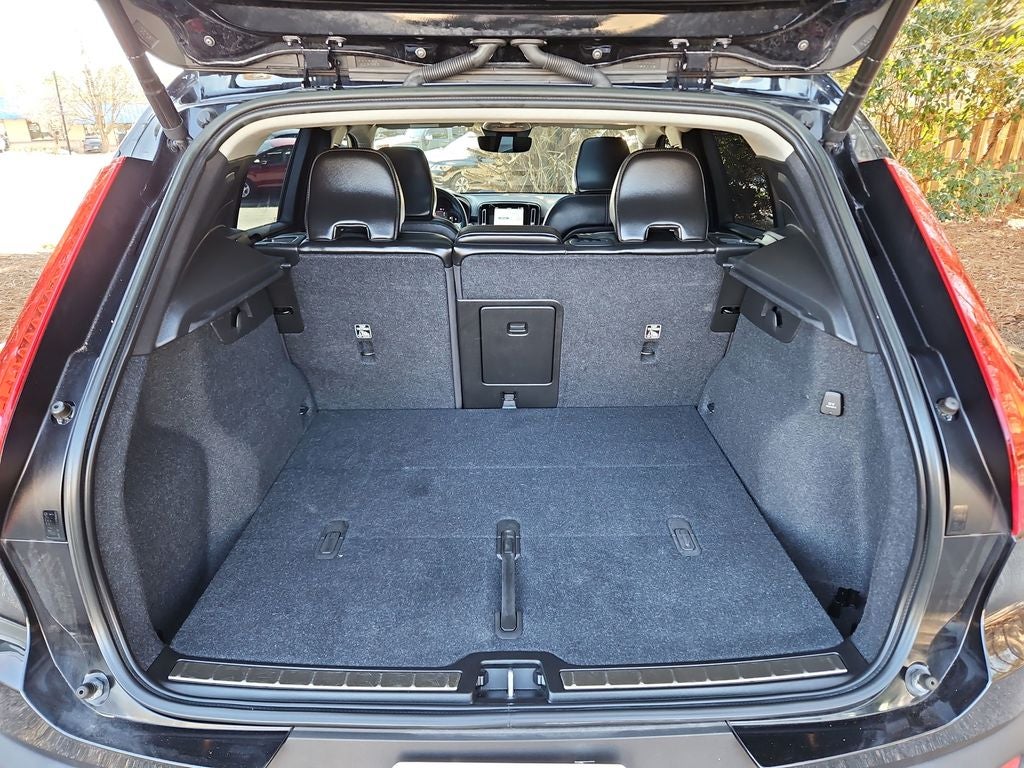 2023 Volvo XC40 B5 Plus Bright Theme