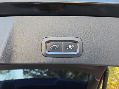 2023 Volvo XC40 B5 Plus Bright Theme