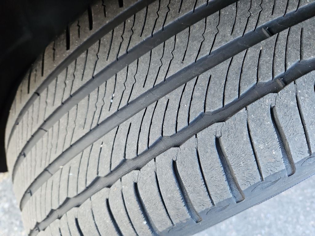 2023 Volvo XC40 B5 Plus Bright Theme