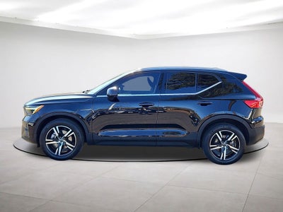 2023 Volvo XC40 B5 Plus Bright Theme