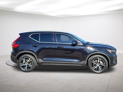 2023 Volvo XC40 B5 Plus Bright Theme