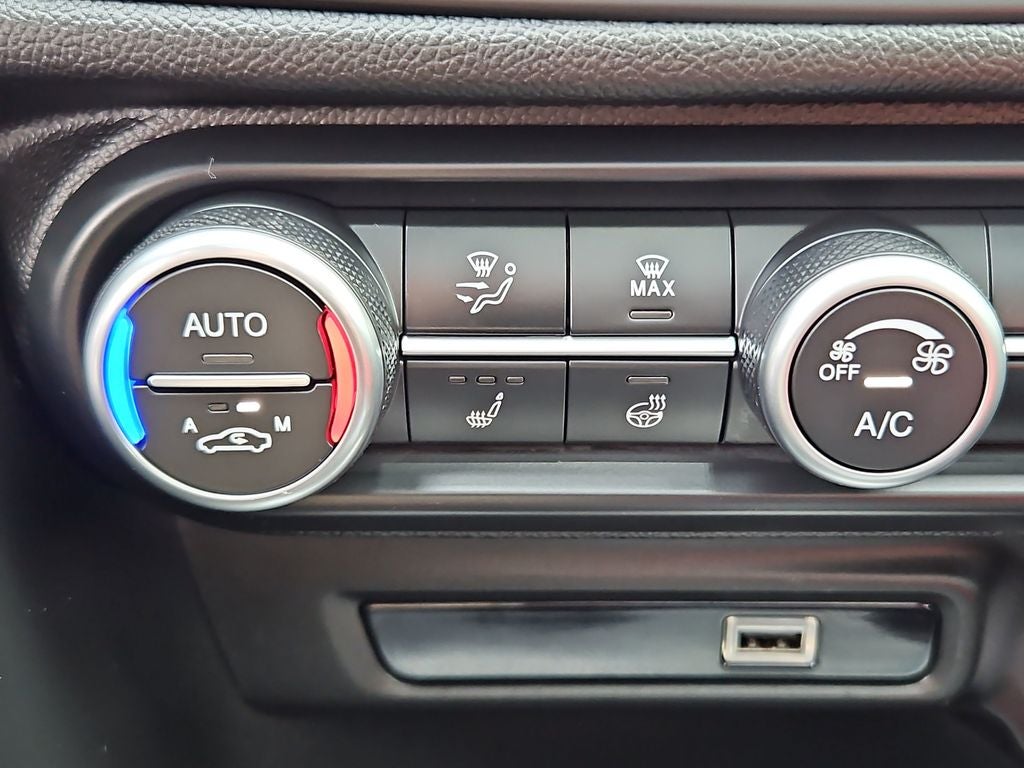 2023 Alfa Romeo Giulia Veloce w/PANO SUN ROOF 1OWNER