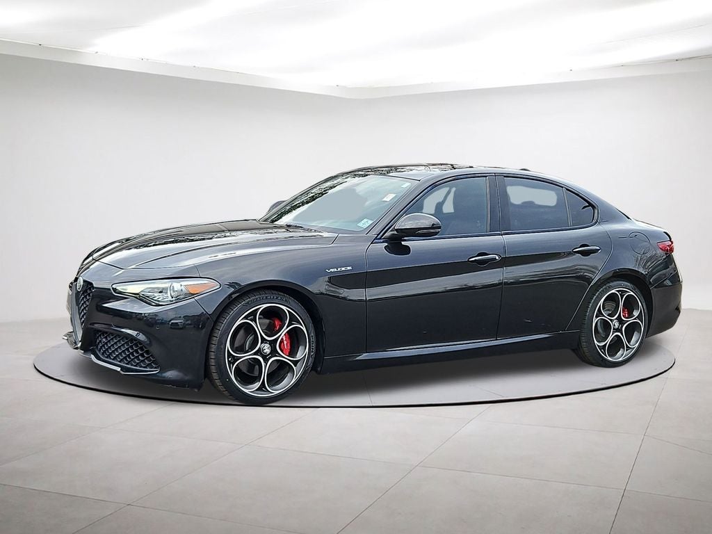 2023 Alfa Romeo Giulia Veloce w/PANO SUN ROOF 1OWNER