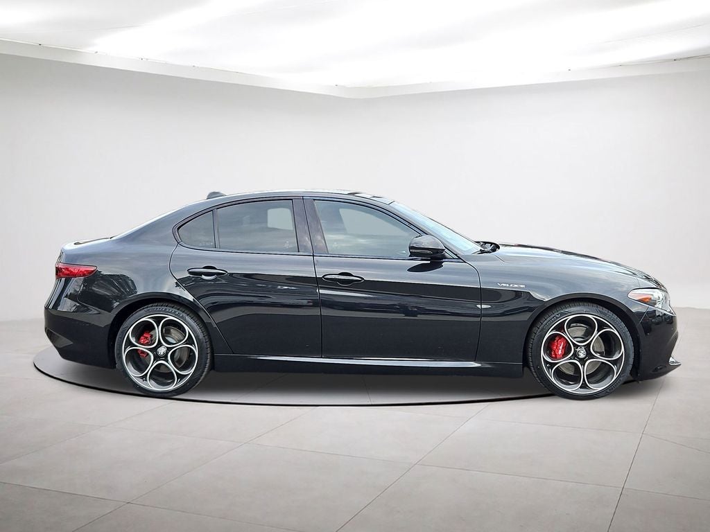 2023 Alfa Romeo Giulia Veloce w/PANO SUN ROOF 1OWNER