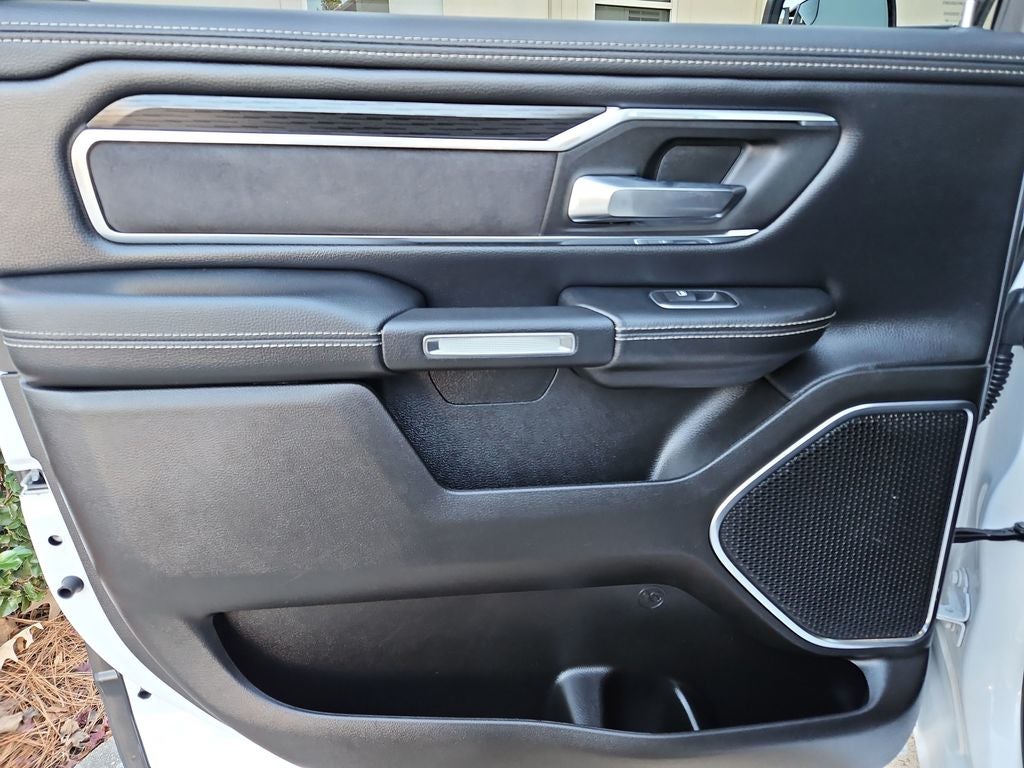 2024 RAM 1500 Laramie HEMI 5.7L 2WD Crew Cab