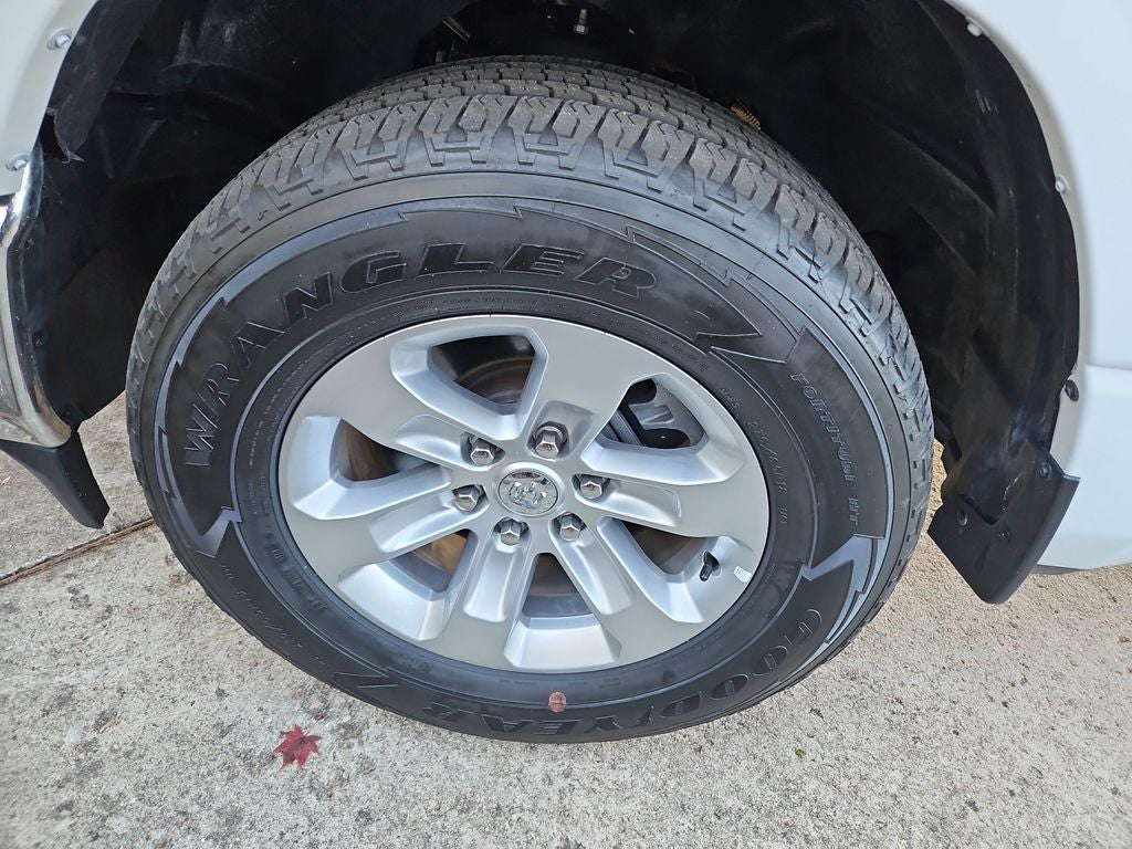 2024 RAM 1500 Laramie HEMI 5.7L 2WD Crew Cab