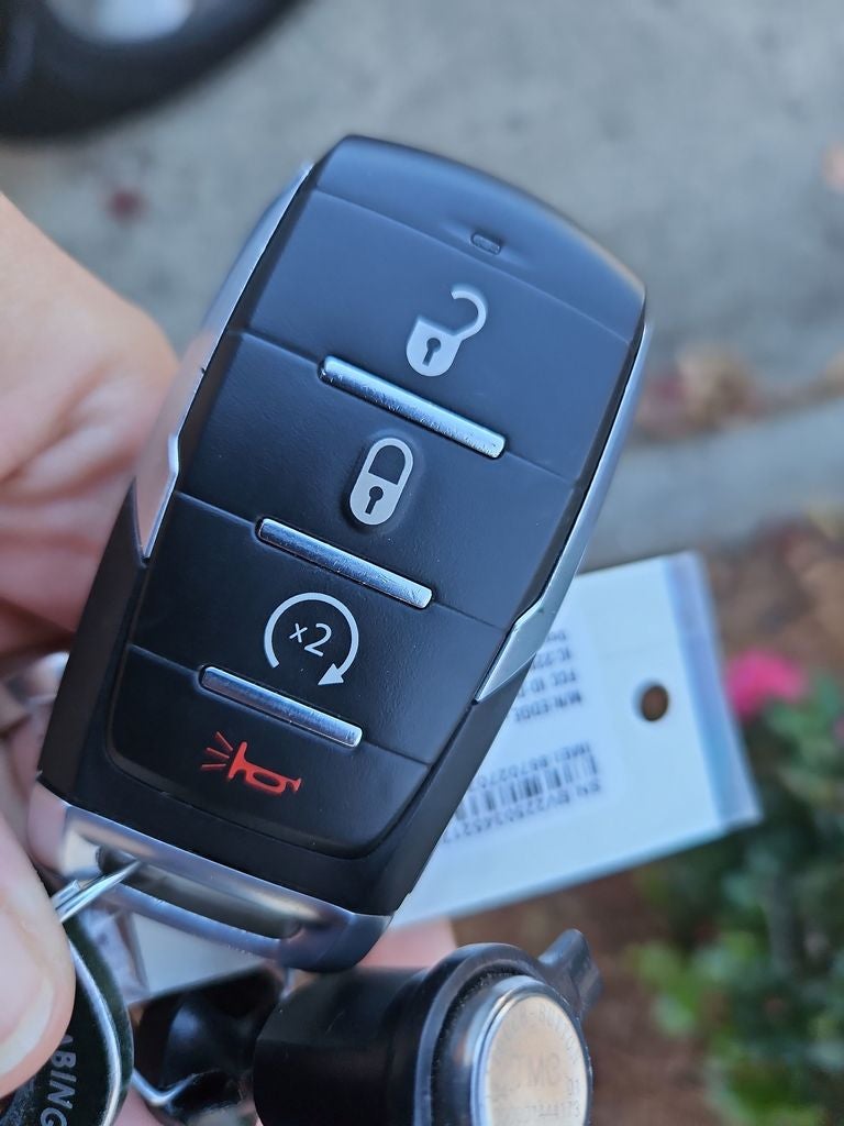 2024 RAM 1500 Laramie HEMI 5.7L 2WD Crew Cab