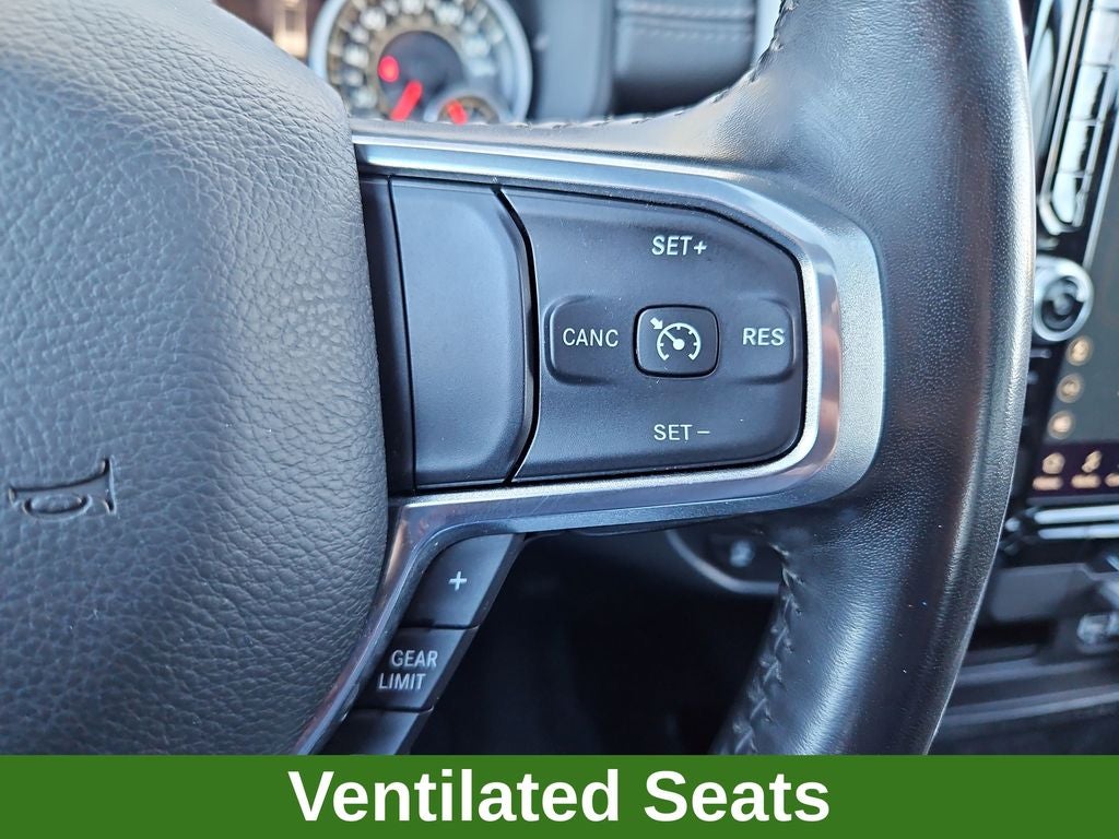 2022 RAM 1500 Laramie 4x4 Crew Cab Night Edition w/ Nav & Panor