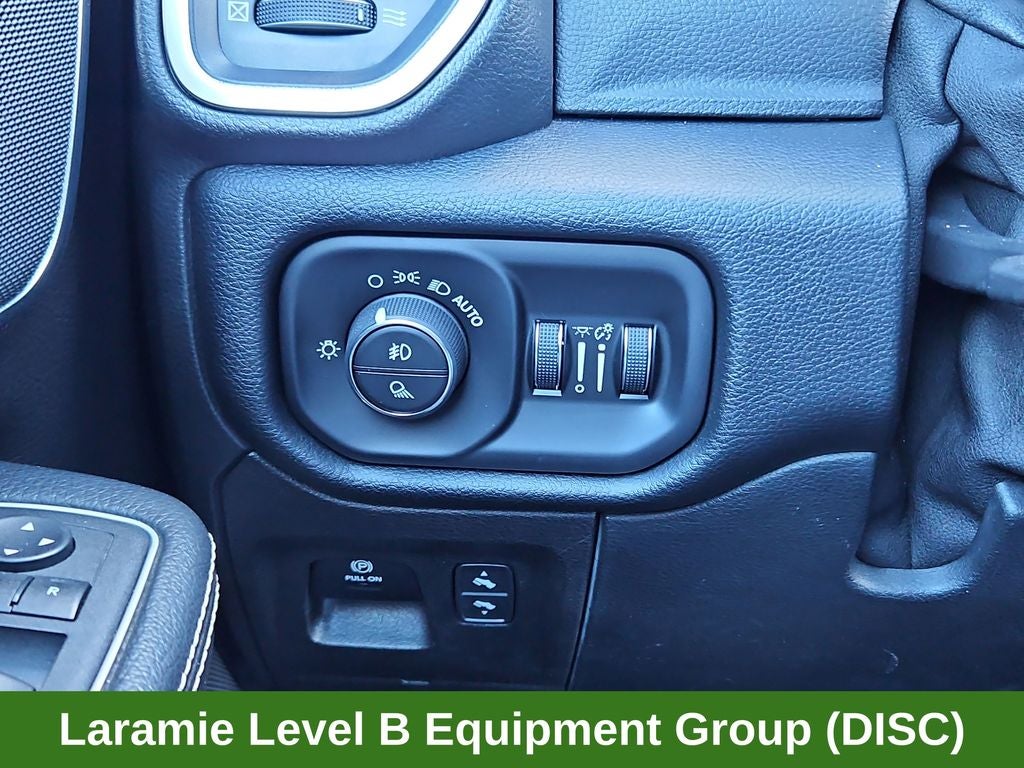 2022 RAM 1500 Laramie 4x4 Crew Cab Night Edition w/ Nav & Panor