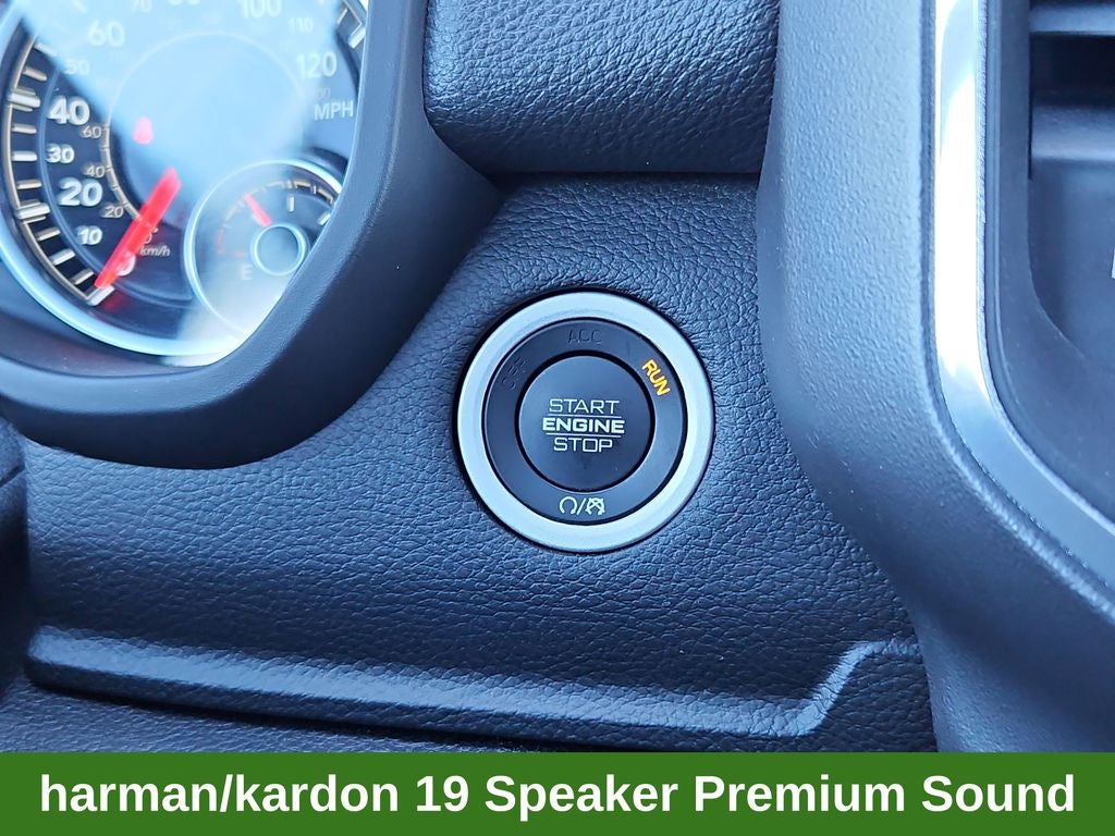 2022 RAM 1500 Laramie 4x4 Crew Cab Night Edition w/ Nav & Panor