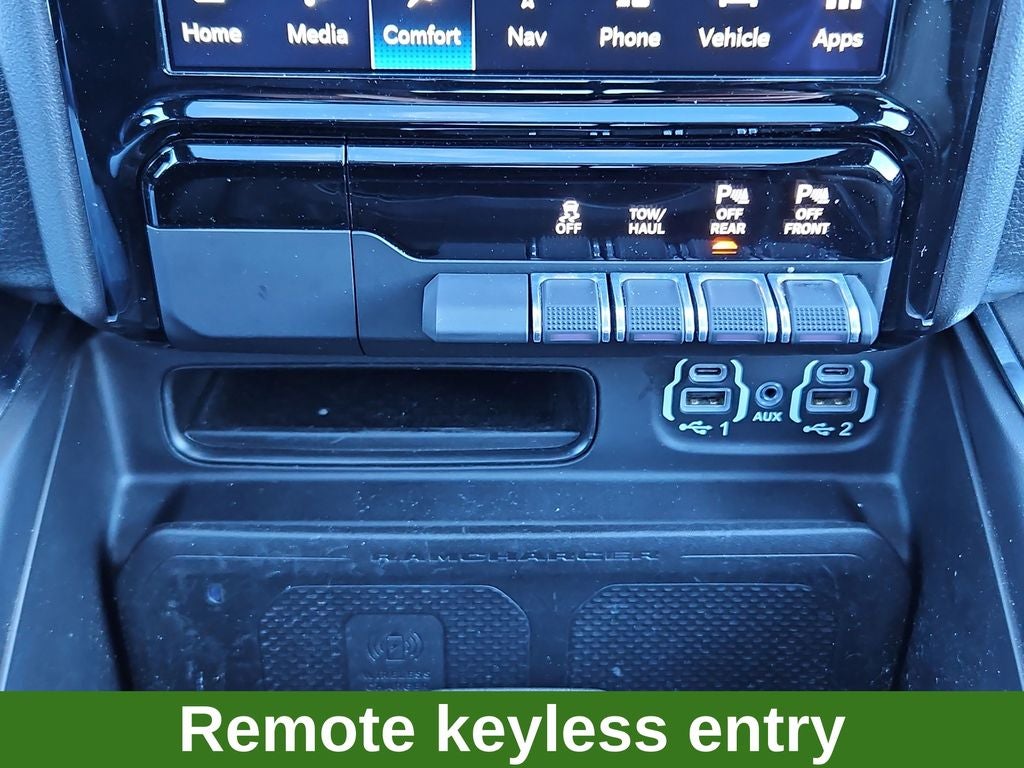 2022 RAM 1500 Laramie 4x4 Crew Cab Night Edition w/ Nav & Panor