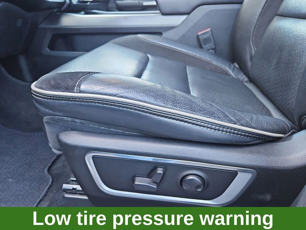 2022 RAM 1500 Laramie 4x4 Crew Cab Night Edition w/ Nav & Panor