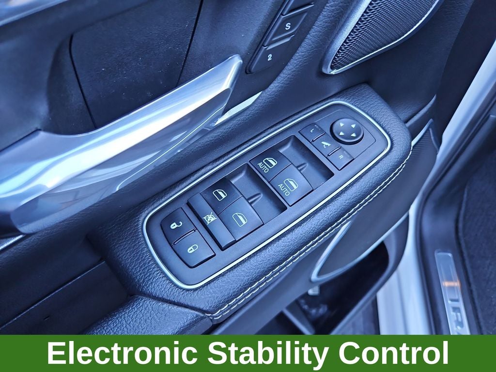 2022 RAM 1500 Laramie 4x4 Crew Cab Night Edition w/ Nav & Panor