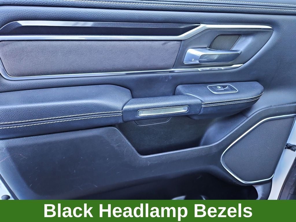 2022 RAM 1500 Laramie 4x4 Crew Cab Night Edition w/ Nav & Panor