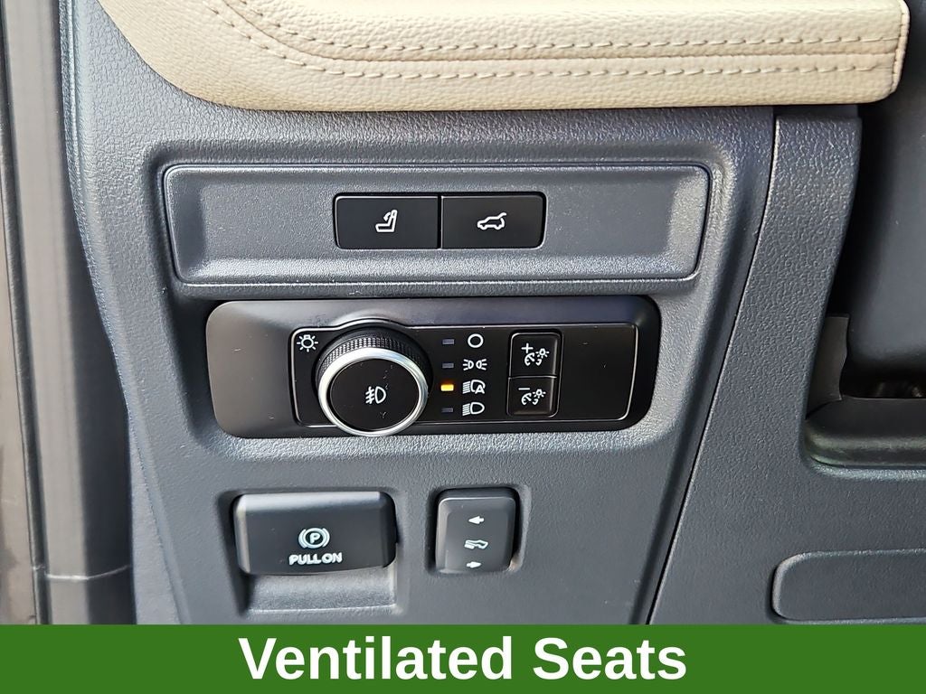 2023 Ford Expedition Limited w/ Nav, Panoramic Vista Roof & 3rd Row