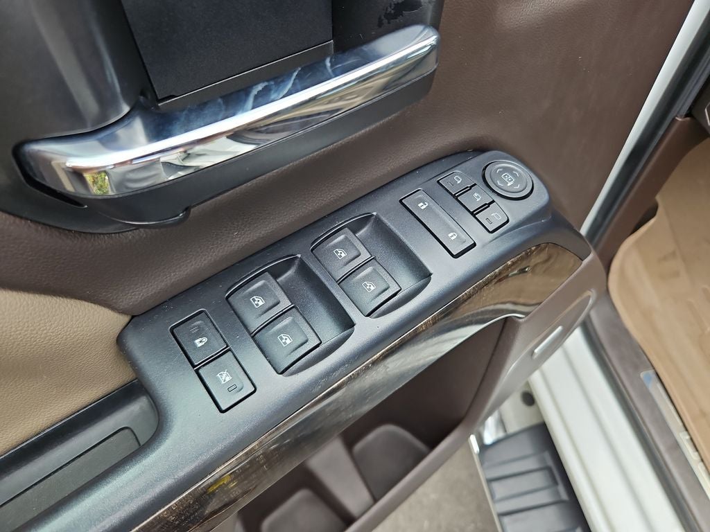 2016 GMC Sierra 2500HD Denali 4WD Crew Cab 6.6L Turbo Diesel w/ Duramax