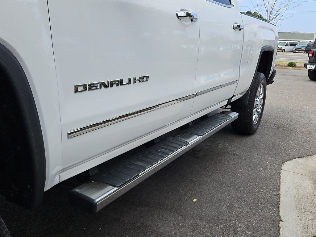 2016 GMC Sierra 2500HD Denali 4WD Crew Cab 6.6L Turbo Diesel w/ Duramax