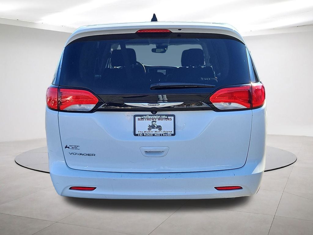 2023 Chrysler Voyager LX