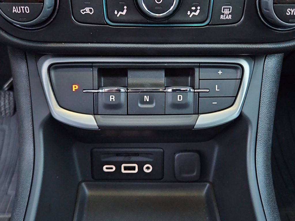 2023 GMC Terrain SLT w/ Tech Pkg. Nav & Skyscape Sunroof