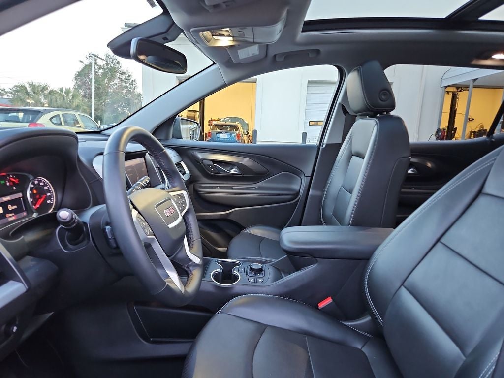 2023 GMC Terrain SLT w/ Tech Pkg. Nav & Skyscape Sunroof
