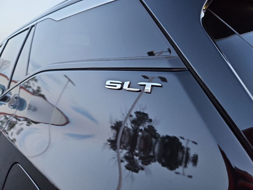 2023 GMC Terrain SLT w/ Tech Pkg. Nav & Skyscape Sunroof