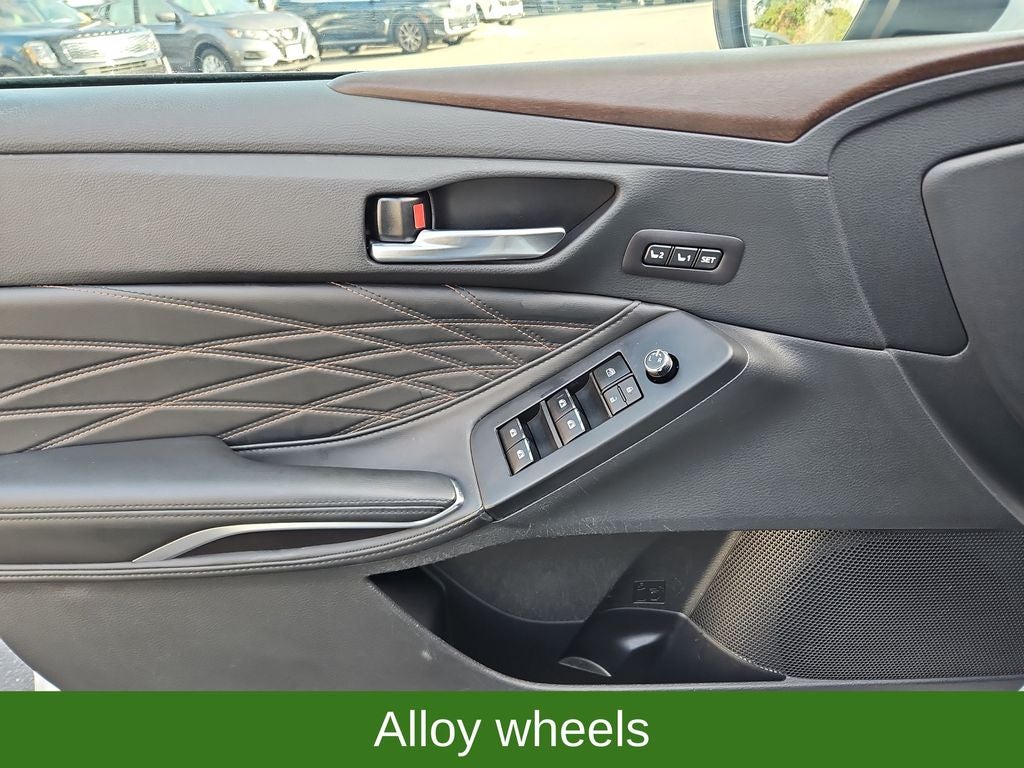 2021 Toyota Avalon Hybrid Limited w/ Nav & Sunroof