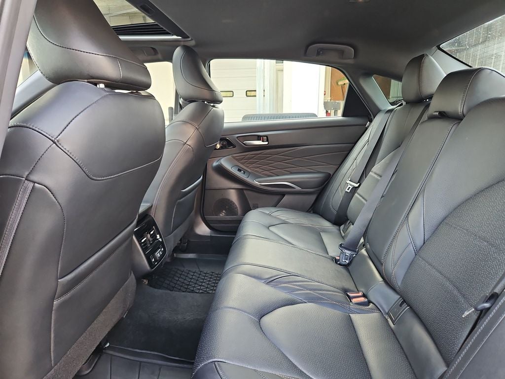 2021 Toyota Avalon Hybrid Limited w/ Nav & Sunroof