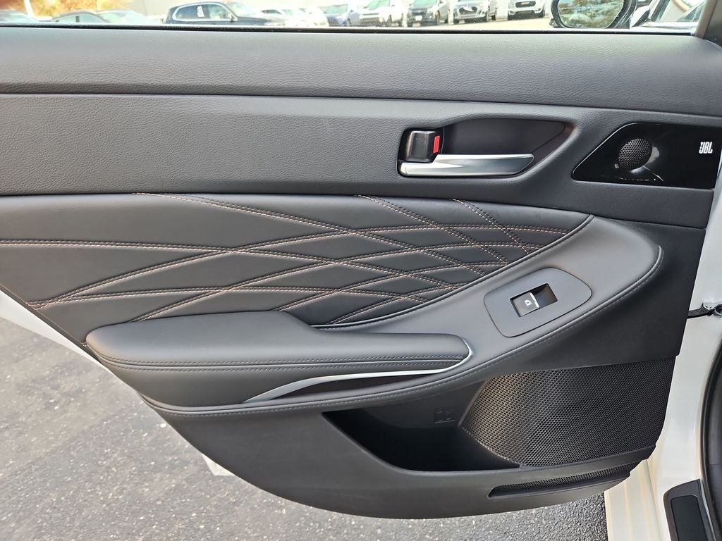 2021 Toyota Avalon Hybrid Limited w/ Nav & Sunroof