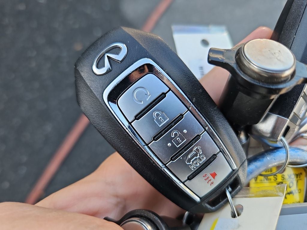 2022 INFINITI QX60 LUXE