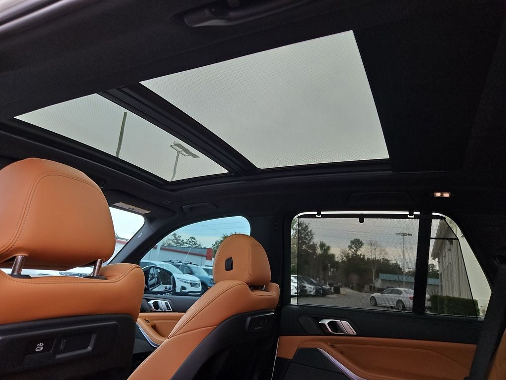 2023 BMW X5 xDrive40i M-Sport w/ Executive Pkg. & Panoramic Su