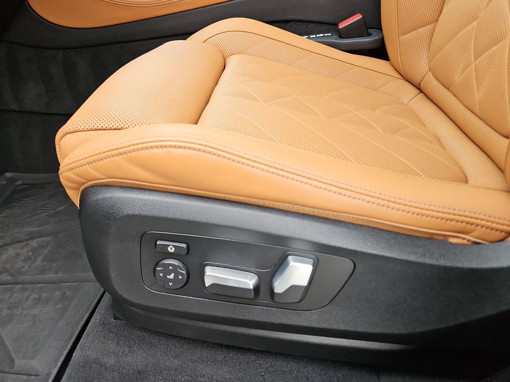 2023 BMW X5 xDrive40i M-Sport w/ Executive Pkg. & Panoramic Su