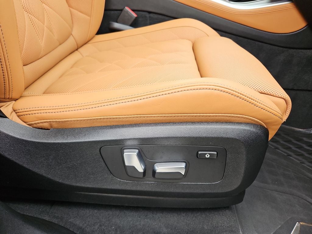 2023 BMW X5 xDrive40i M-Sport w/ Executive Pkg. & Panoramic Su