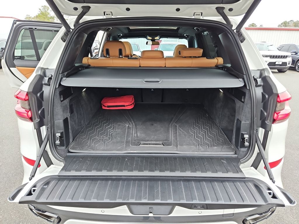 2023 BMW X5 xDrive40i M-Sport w/ Executive Pkg. & Panoramic Su