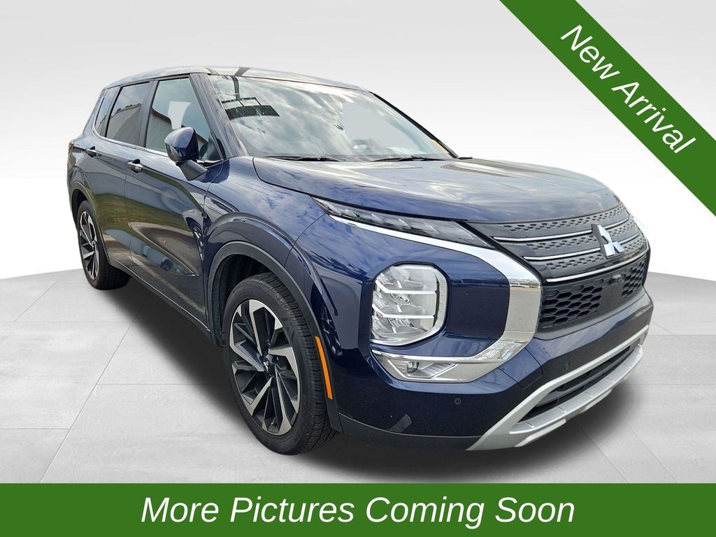 2024 Mitsubishi Outlander SE Black Edition w/Pano Roof
