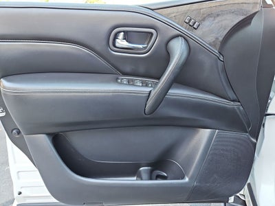 2023 INFINITI QX80 LUXE