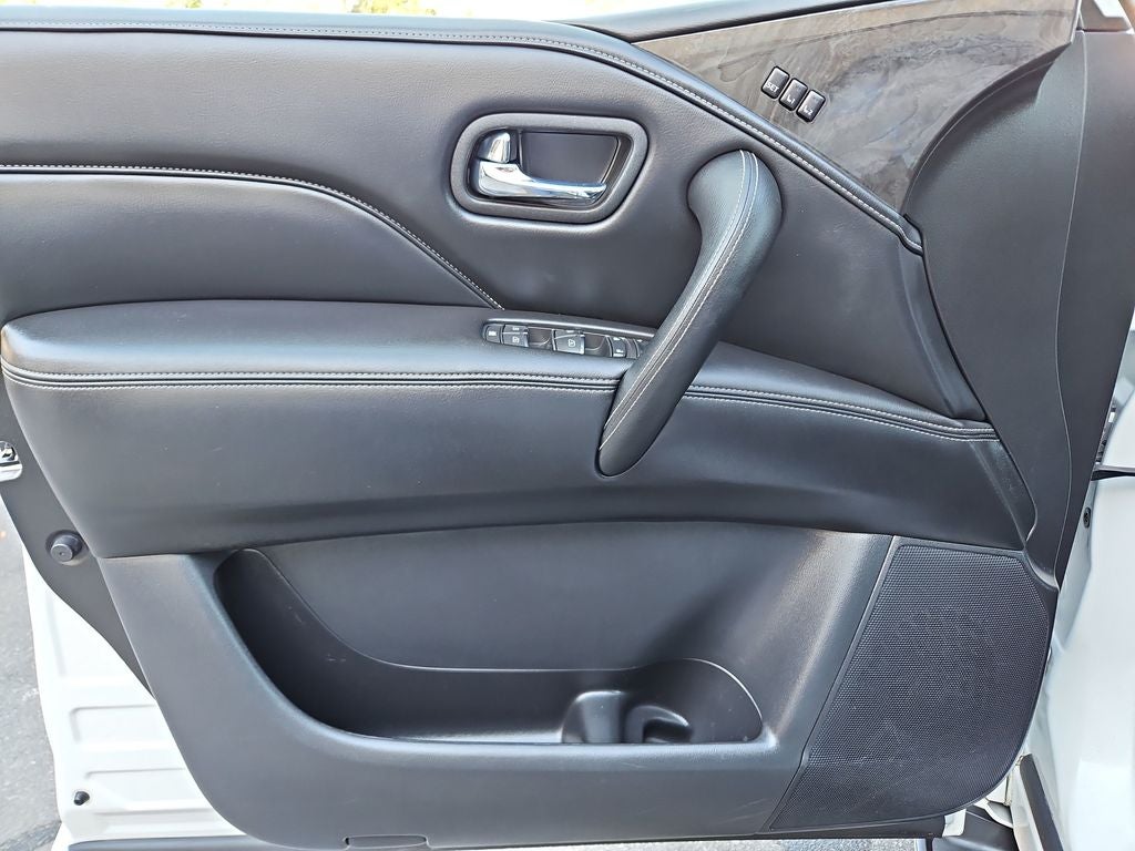 2023 INFINITI QX80 LUXE