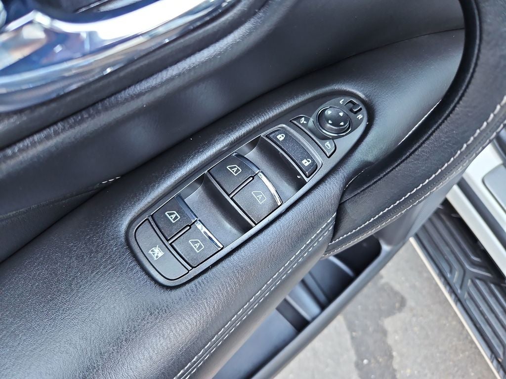 2023 INFINITI QX80 LUXE