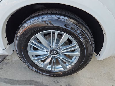 2023 INFINITI QX80 LUXE