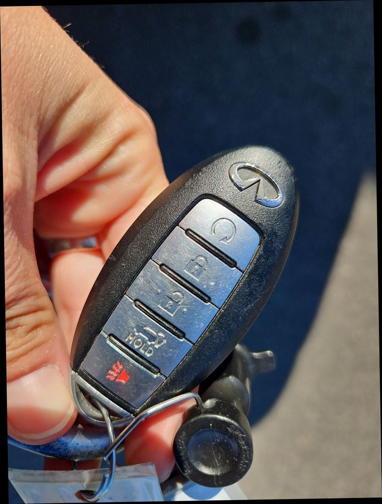 2023 INFINITI QX80 LUXE