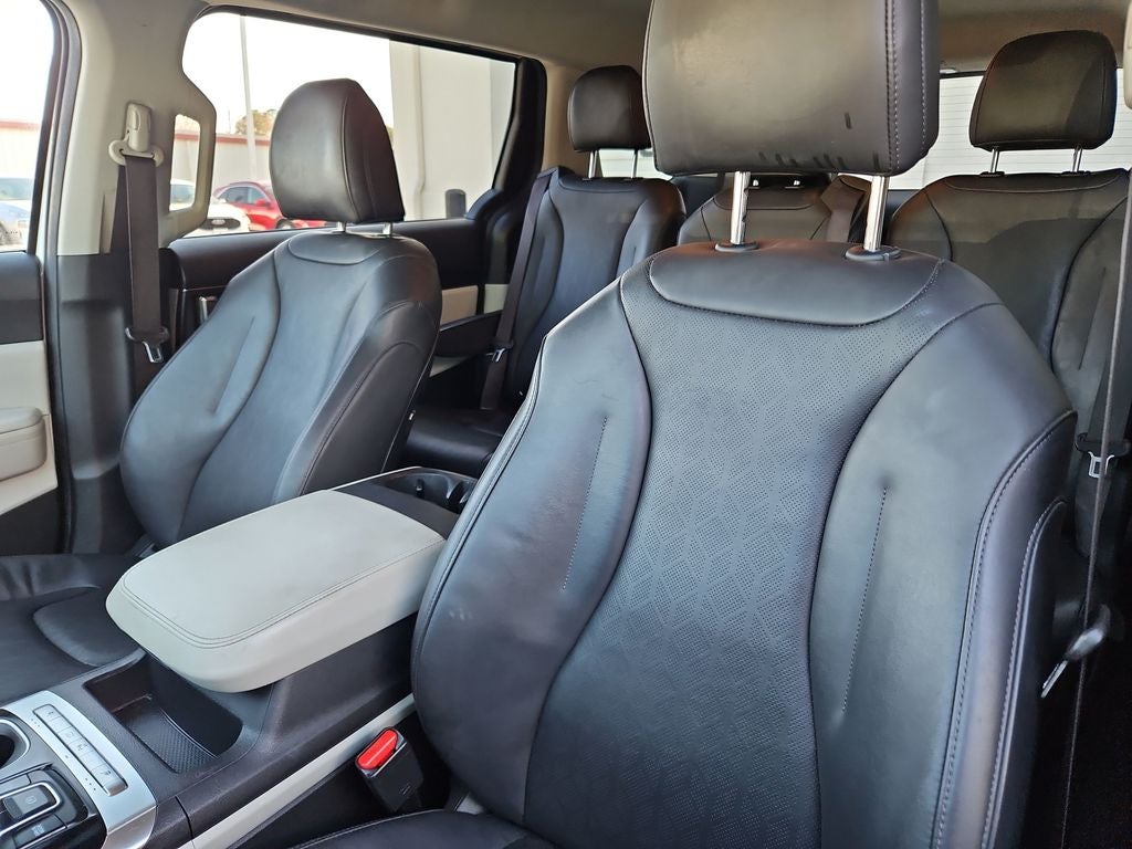 2024 Kia Carnival LX