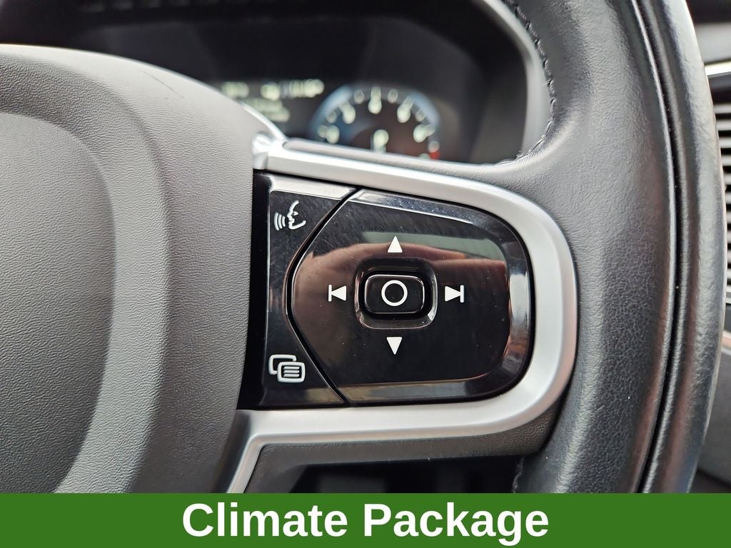 2022 Volvo XC90 T5 Momentum