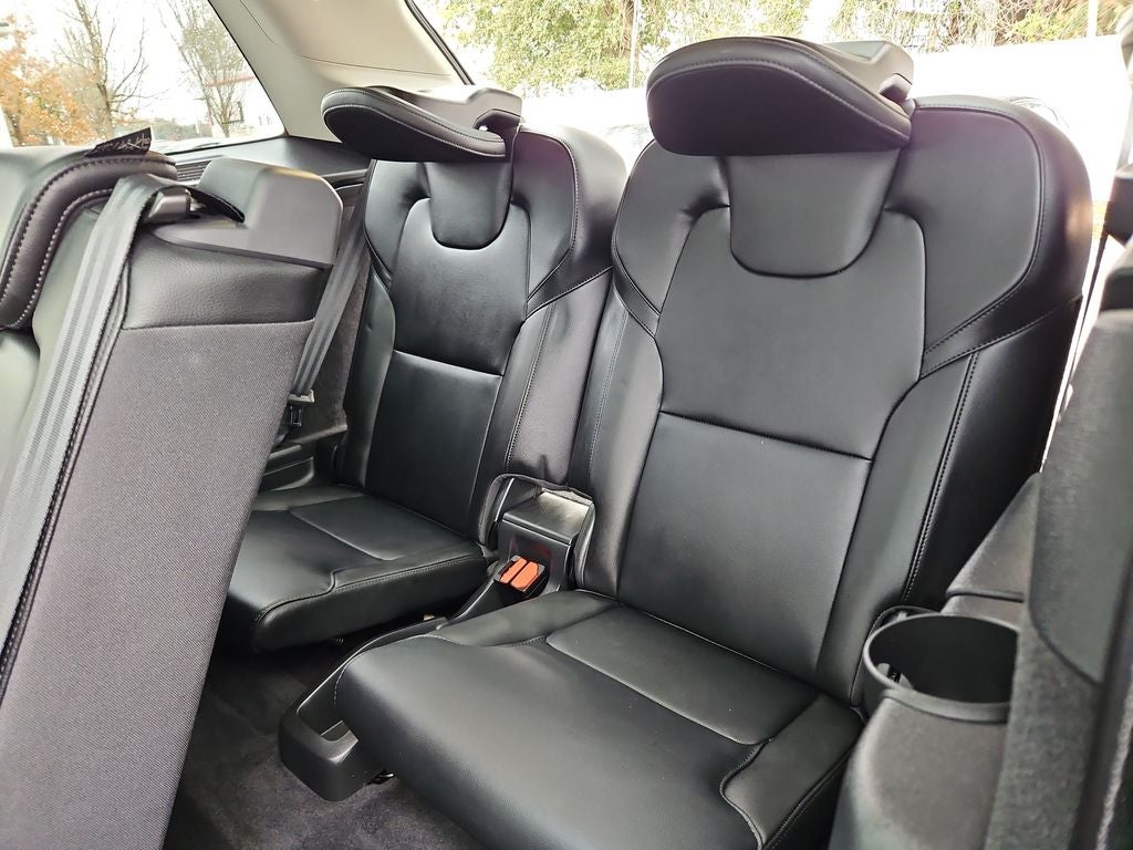 2022 Volvo XC90 T5 Momentum