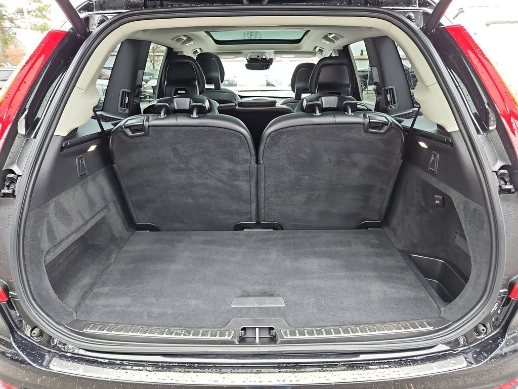 2022 Volvo XC90 T5 Momentum