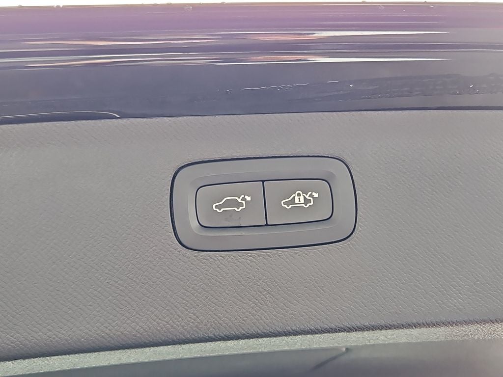 2022 Volvo XC90 T5 Momentum