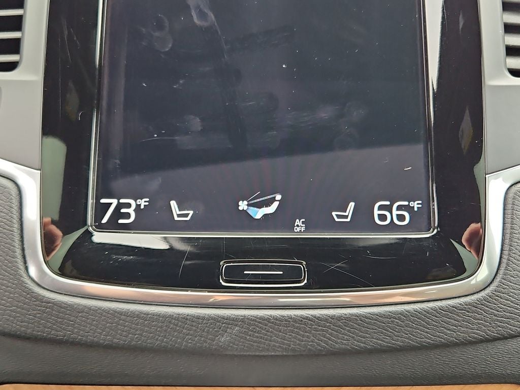 2022 Volvo XC90 Recharge Plug-In Hybrid T8 Inscription Expression 7 Passenger