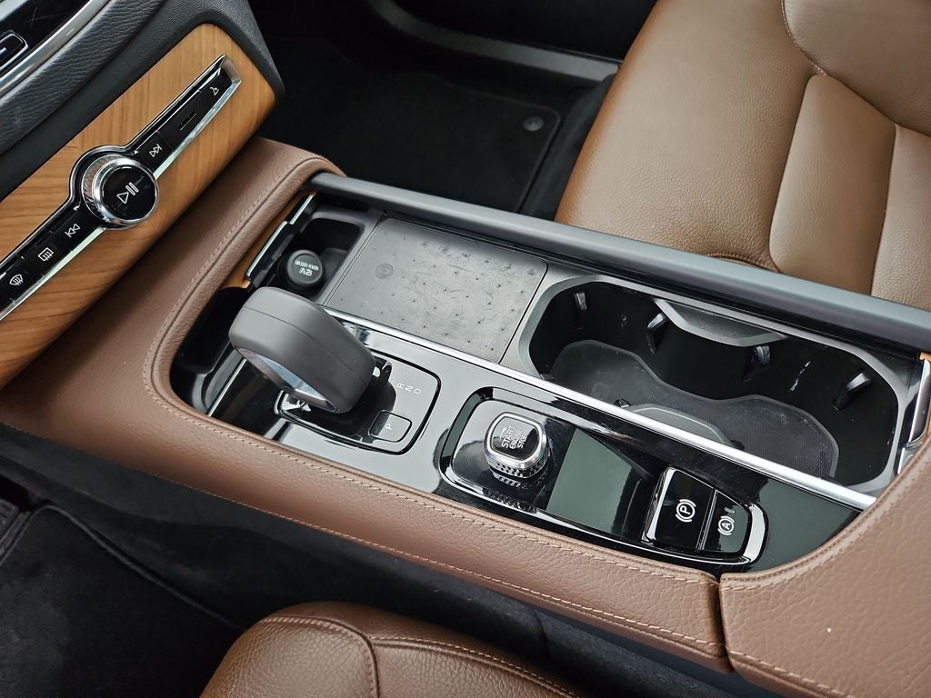 2022 Volvo XC90 Recharge Plug-In Hybrid T8 Inscription Expression 7 Passenger